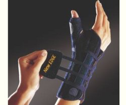 IMMOBILIZZATORE DI POLLICE E POLSO SINISTRO NEW EDGE 037 BLU REGULAR - Farmacia Bartoli