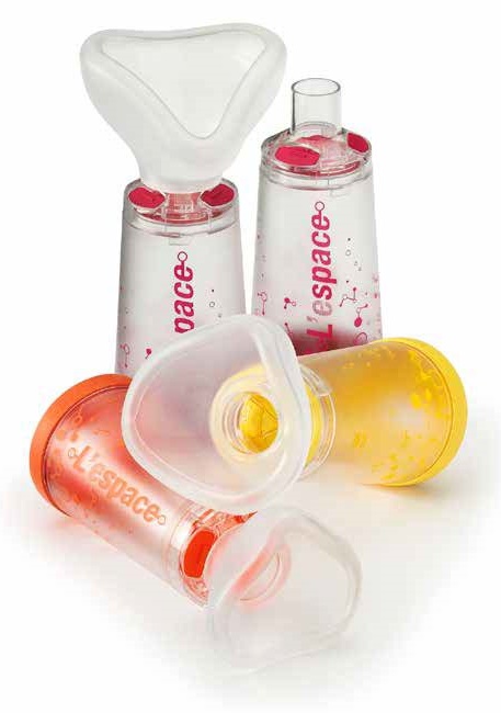 CAMERA DISTANZIATRICE PER EROGATORI SPRAY PREDOSATI L'ESPACE 220ML PER NEONATI SPAZIO MORTO 34ML CON MASCHERA VALVOLA INSPIRAZIONE 2 VALVOLE ESPIRAZIONE CODICE COLORE ARANCIO - Farmacia Bartoli