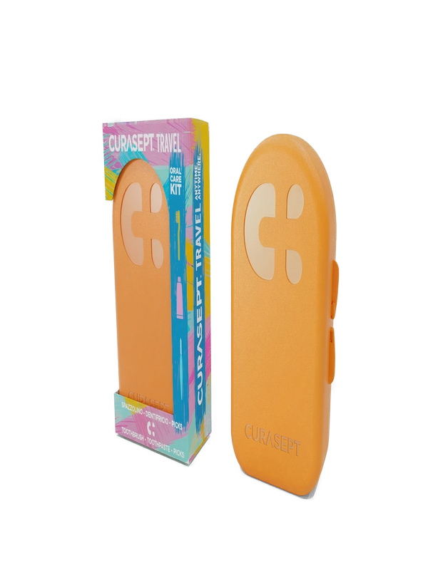 CURASEPT TRAVEL ARANCIO 1 SPAZZOLINO + 1 DENTIFRICIO 20 ML + 3 PICKS - Farmacia Bartoli